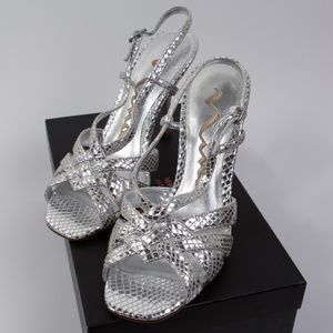 Nina Fiore White Luster Silver Formal Shoes Size 6
